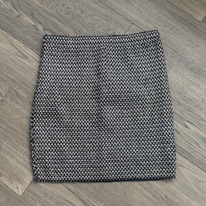 Sophyline | Chic Black and Silver Heavy Skirt Size Small